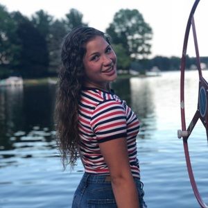 Meet your Posher, Delaney